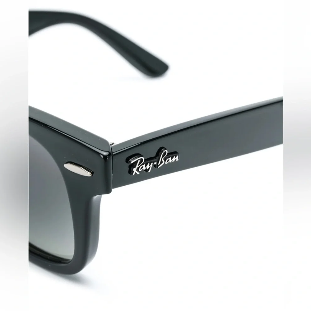 Ray-Ban Junior Wayfarer Sunglasses 😎